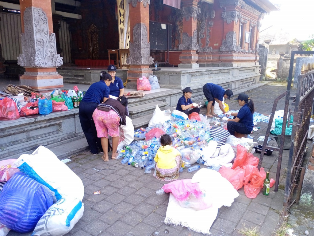 Pelaksanaan Kegiatan Bank Sampah Mangu Srikandi Desa Sembung Bulan Oktober Tahun 2024